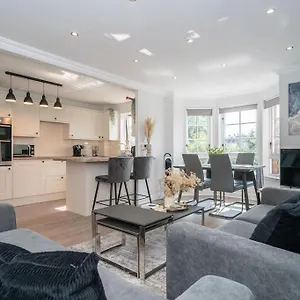 Luxury 2bed 2bath Flat In City Centre- Free Parking! Edinburgh